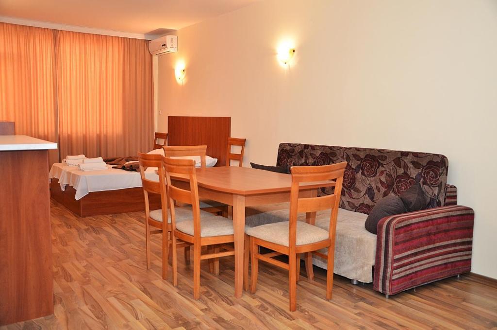 Ivtour Apartments In Yalta Complex Zlate písky Pokoj fotografie